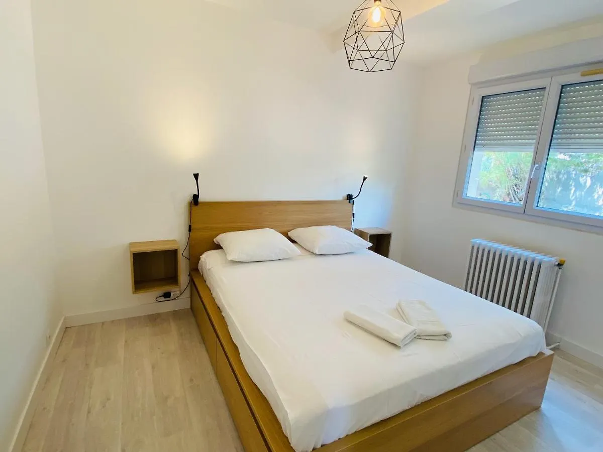 Bel Appartement Avec Terrasse Et Beau Jardin Classe 1 Etoile La Ciotat