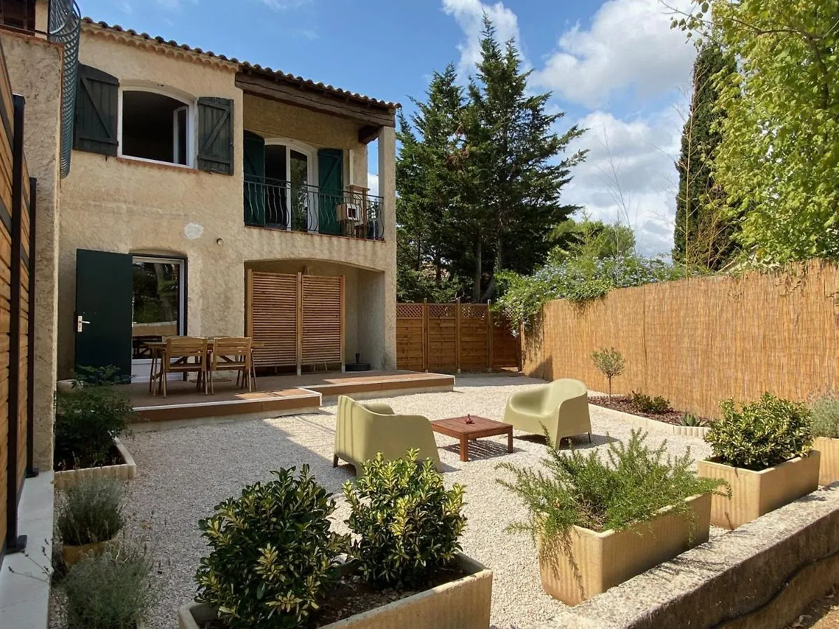 Bel Appartement Avec Terrasse Et Beau Jardin Classe 1 Etoile La Ciotat