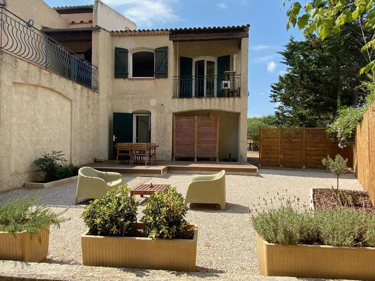Bel Appartement Avec Terrasse Et Beau Jardin Classe 1 Etoile La Ciotat